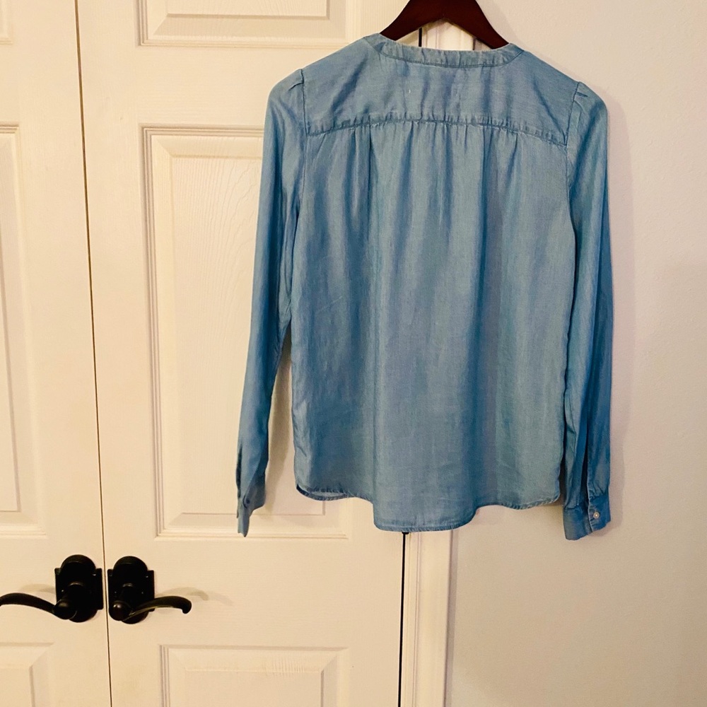 LOFT Ruffe Front Chambray Top XS - Picture 2 of 2